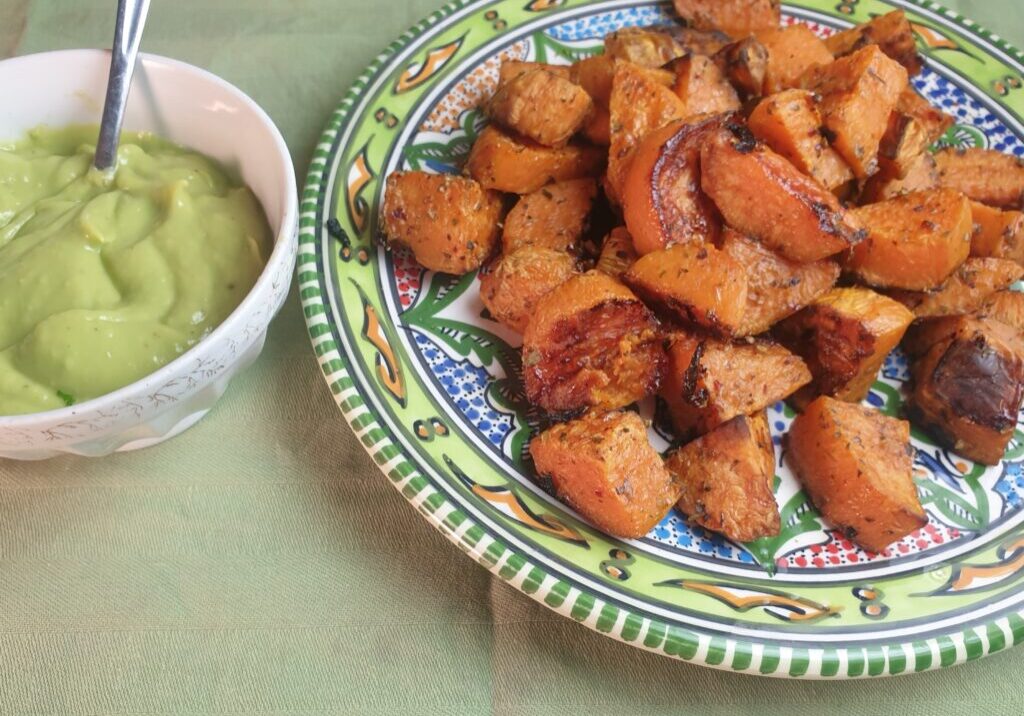 Bataat uit de oven met een mayonaise van avocado