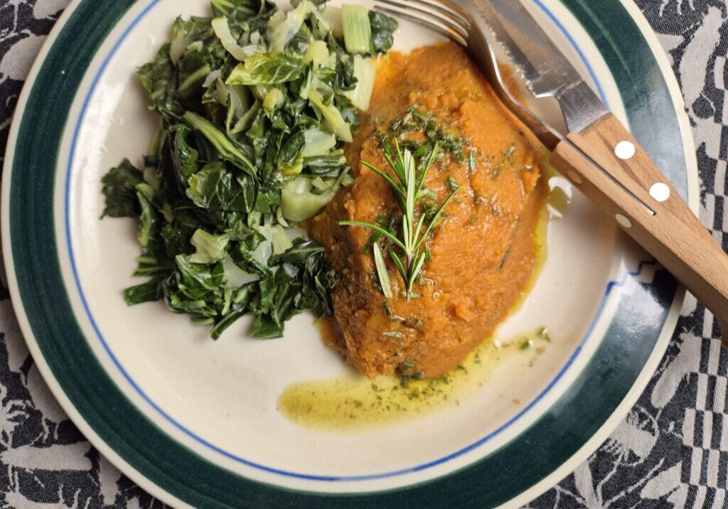 bataatpuree met kruidenolie en gestoofde paksoi
