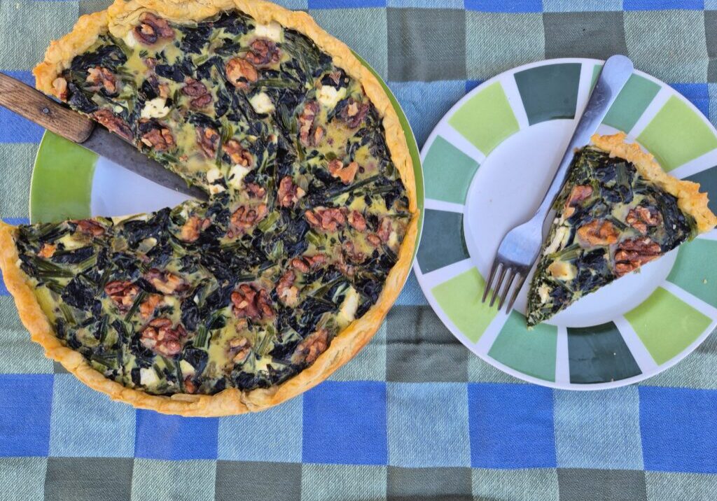 hartige taart met spinazie, feta en walnoten