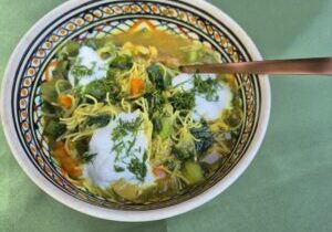 Soep met andijvie,, kip en vermicelli