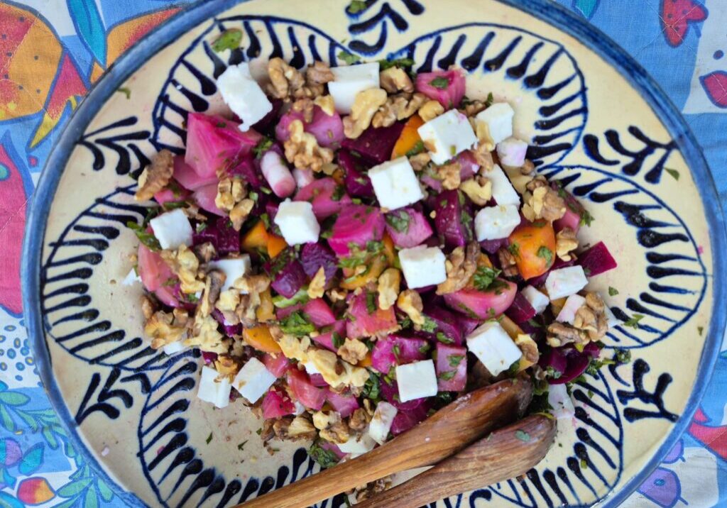 salade van drie kleuren biet met feta en nootjes