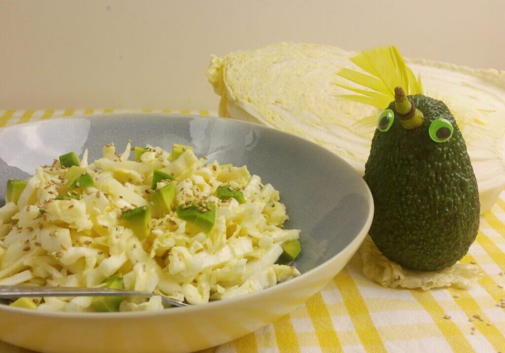 Chinese kool salade met avocado en pitjes 