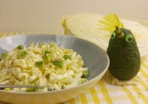 Chinese kool salade met avocado en pitjes 