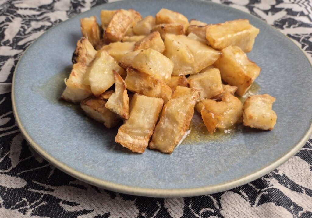 gebakken knolselderij uit de oven met pepersaus