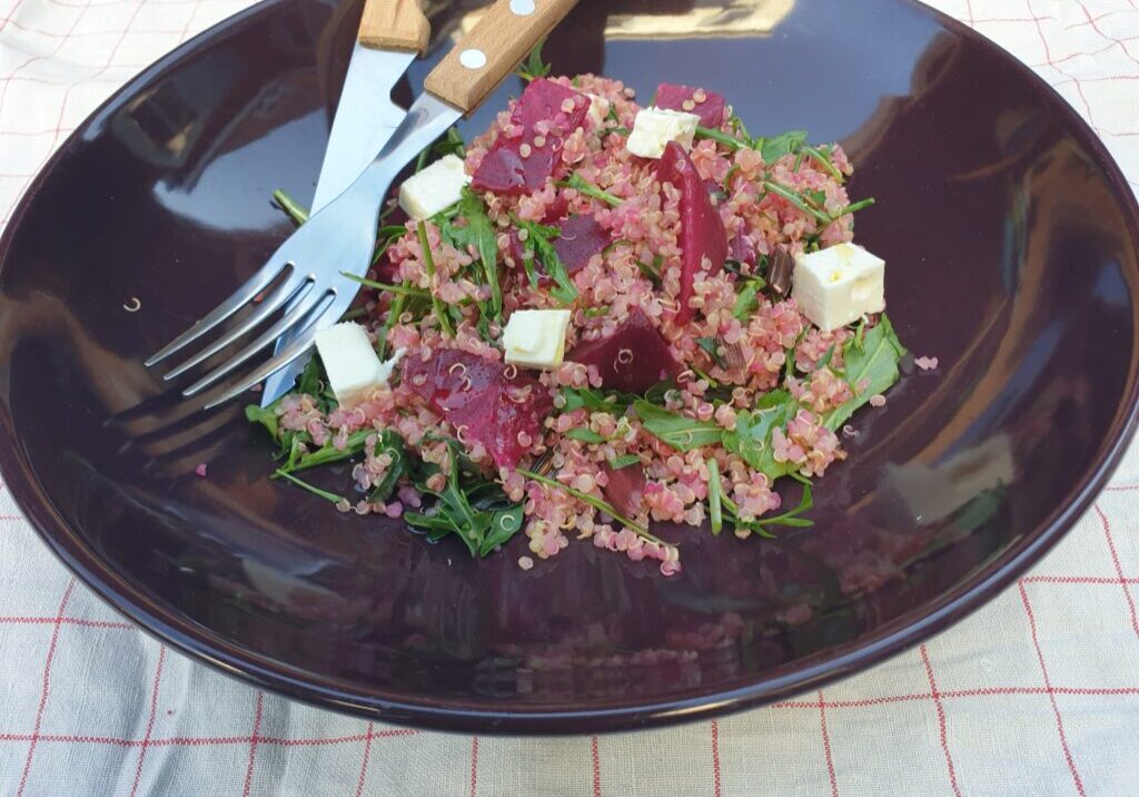 Quinoa met bietjes, rucola en feta