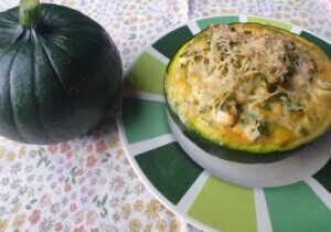 Gevulde zappho (soort courgette) met groenten en kaas