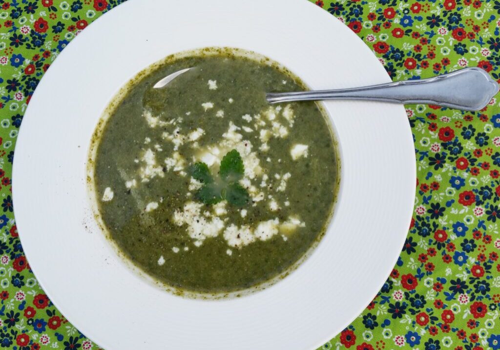 snijbietsoep met munt en feta