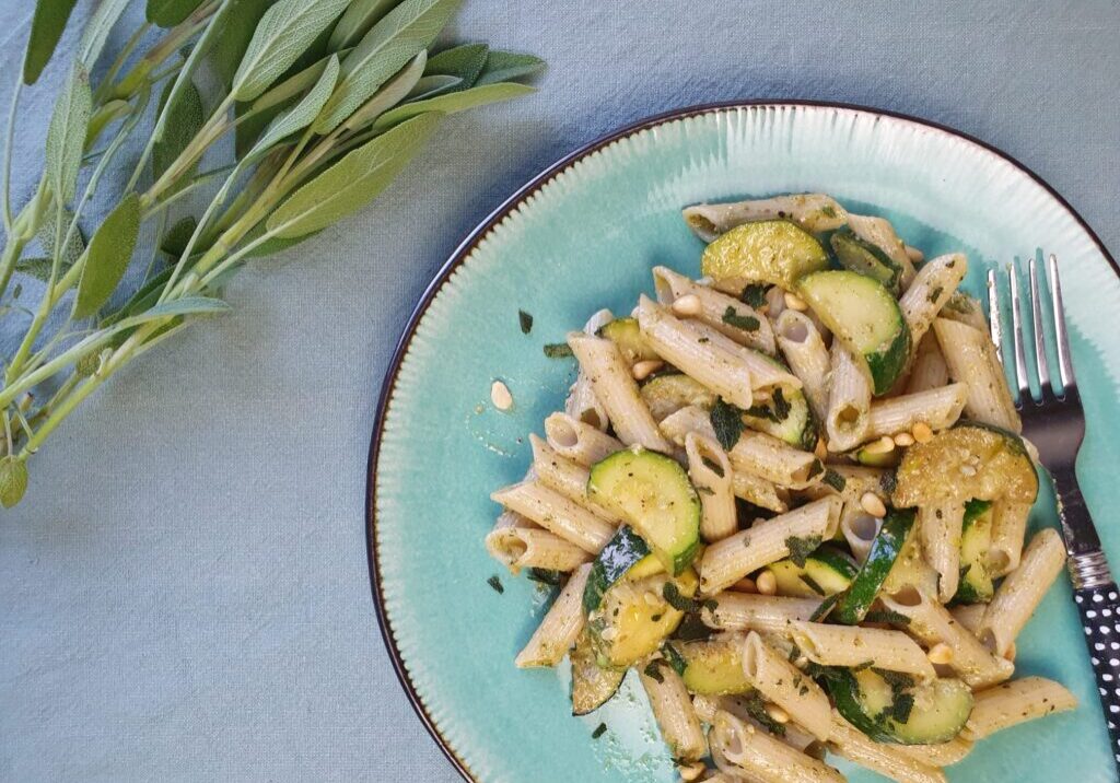 pasta met courgette en saliepesto