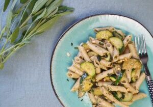 pasta met courgette en saliepesto