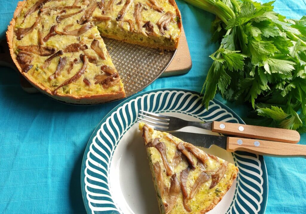 bleekselderijtaart met paddenstoelen