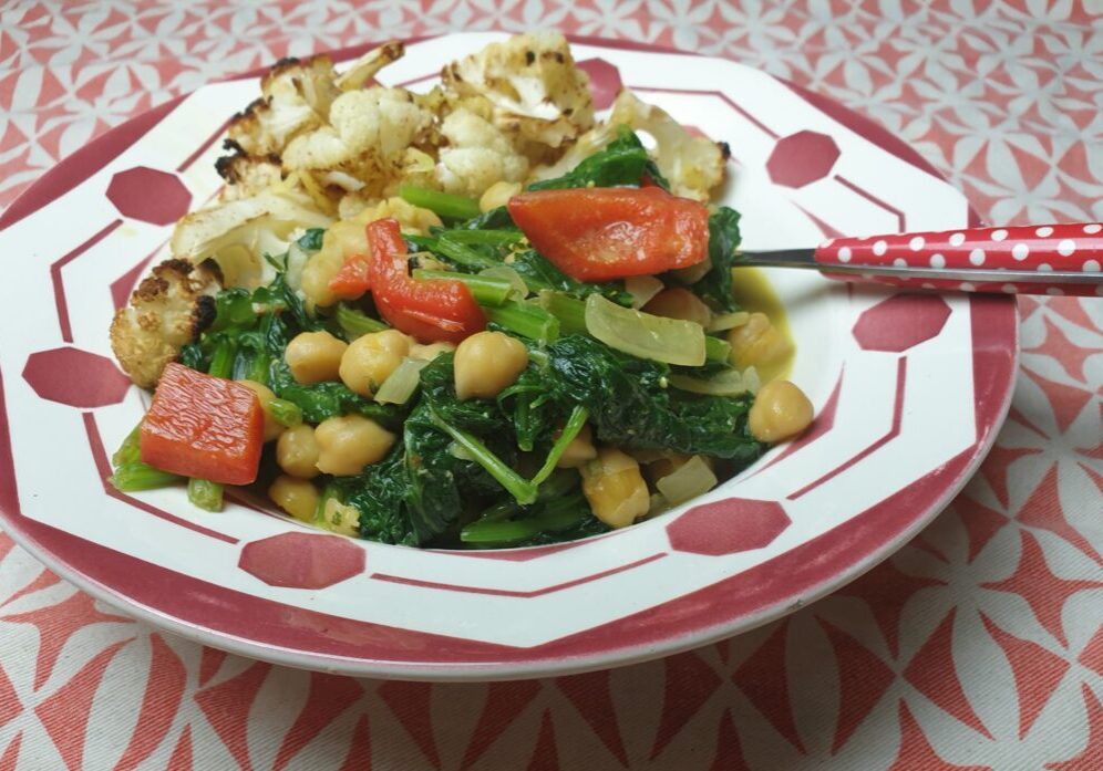 Spinaziecurry met kikkererwten en paprika