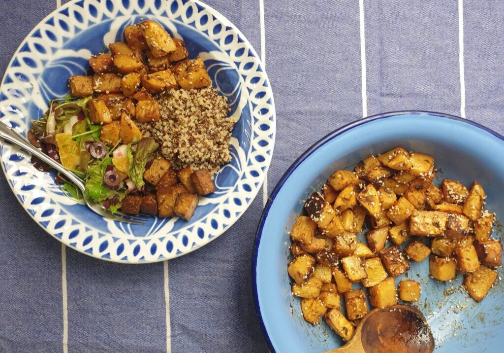 koolraapblokjes met misoboter en sesamzaadjes