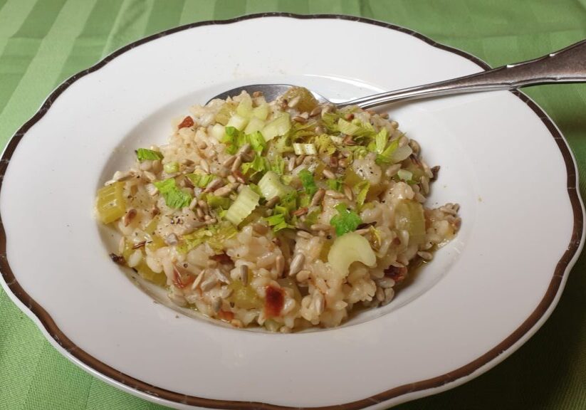 bleeselderijrisotto met zonnebloempitjes