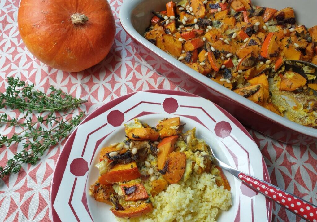 Pompoenschotel met paddenstoel, ei en tijm