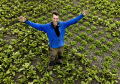 Sebastiaan Bos gefotografeerd door Michel Porro. op de tuin in Lelystad