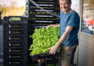 Sebastiaan met selderij.
Foto Michel Porro.