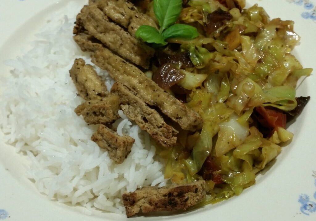 spitskool met zongedroogde tomaatjes